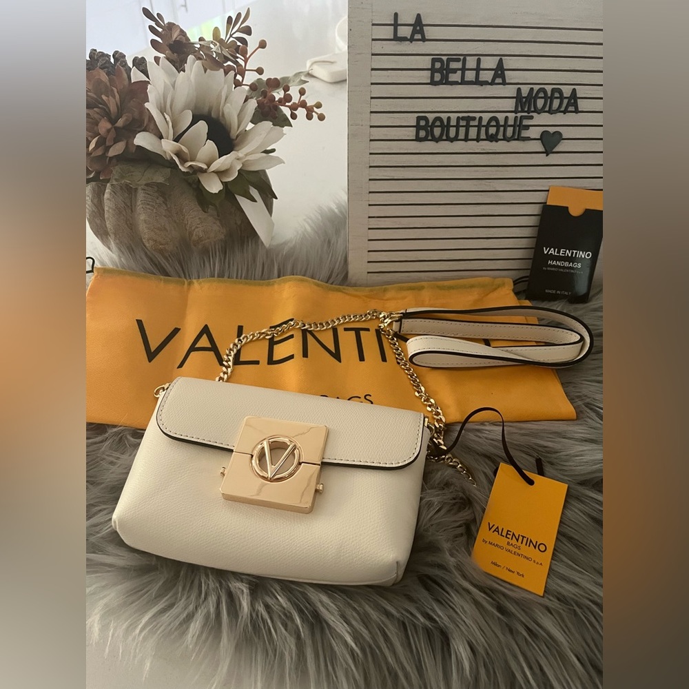 Crème Valentino Crossbody bag